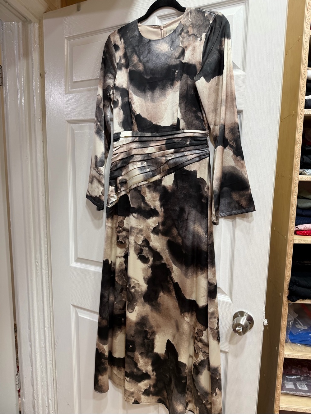 Veiled Women's Long Sleeve Abstract Print Maxi Dress in Black and Cream